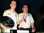 Роберт Кубица и Эрик Буйе, глава Renault F1, после финиша Гран При Австралии